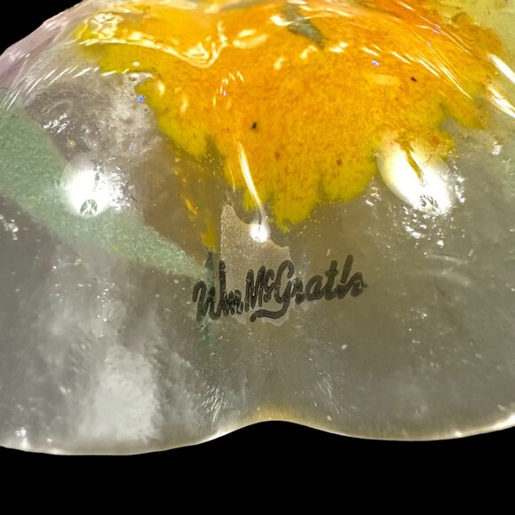 William McGrath signed 7” fused glass ruffled edge floral springtime candy dish - Picture 2 of 5